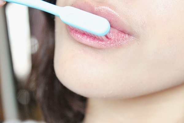 Kem đánh răng có thể hỗ trợ làm môi mỏng, đẹp
