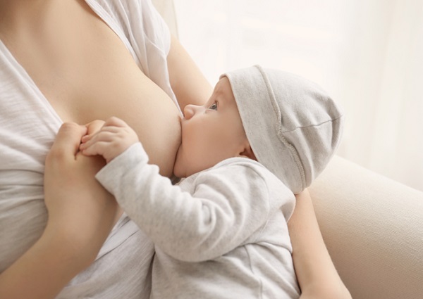 Nâng ngực không làm ảnh hưởng đến tuyến sữa